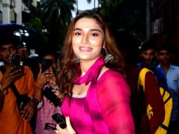 Photos: Saiee Manjrekar snapped at Mukteshwar temple in Juhu, Mumbai