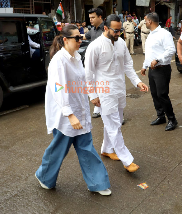 photos saif ali khan kareena kapoor khan karisma kapoor arbaaz khan and others arrive for malaika aroras father anil mehtas last rites in mumbai 1