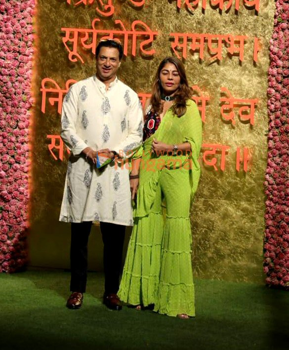 photos saif ali khan kareena kapoor khan tiger shroff and others snapped at ambanis house for ganesh chaturthi celebration 15