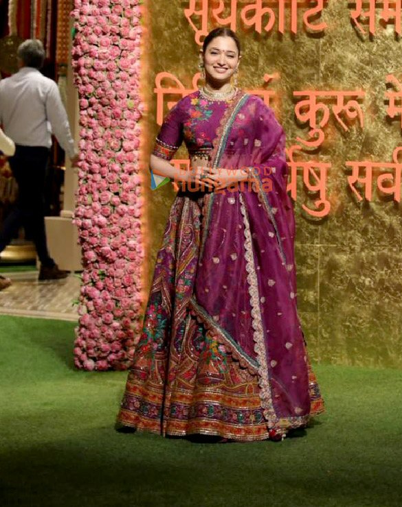 photos saif ali khan kareena kapoor khan tiger shroff and others snapped at ambanis house for ganesh chaturthi celebration 24