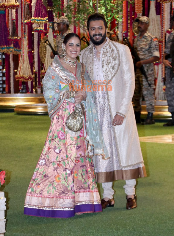 photos saif ali khan kareena kapoor khan tiger shroff and others snapped at ambanis house for ganesh chaturthi celebration 36