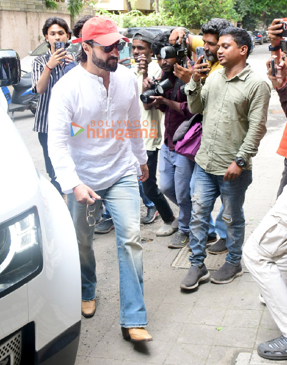 photos saif ali khan snapped outside the marflix office in khar 4
