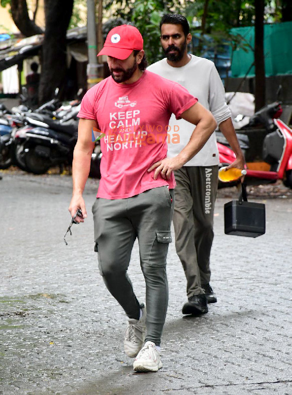 photos saif ali khan snapped outside the gym in bandra 3