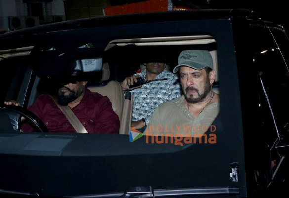 photos salman khan arpita khan aayush sharma and varun sharma snapped during salman khans home for ganpati visarjan 1