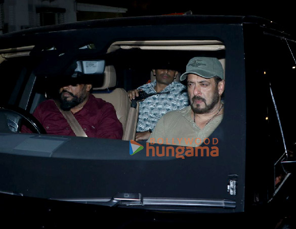 photos salman khan arpita khan aayush sharma and varun sharma snapped during salman khans home for ganpati visarjan 5