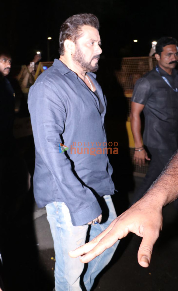 Photos: Salman Khan, Shilpa Shetty, Gauri Khan and others snapped outside Malaika Arora’s father’s house in Bandra Photos: Salman Khan, Shilpa Shetty, Gauri Khan and others snapped outside Malaika Arora’s father’s house in Bandra