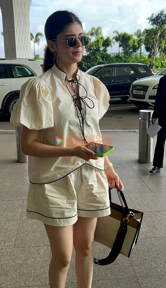photos sanjana sanghi rasha thadani nawazuddin siddiqui and avneet kaur snapped at the airport 7