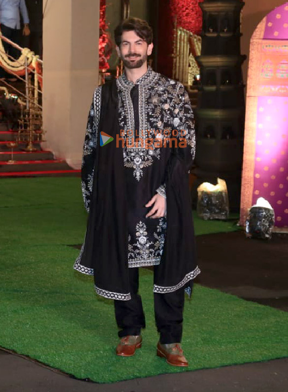 photos sanjay dutt sonakshi sinha zaheer iqbal and others snapped at cms residence for ganpati darshan 9 3