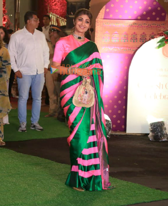 photos sanjay dutt sonakshi sinha zaheer iqbal and others snapped at cms residence for ganpati darshan 9