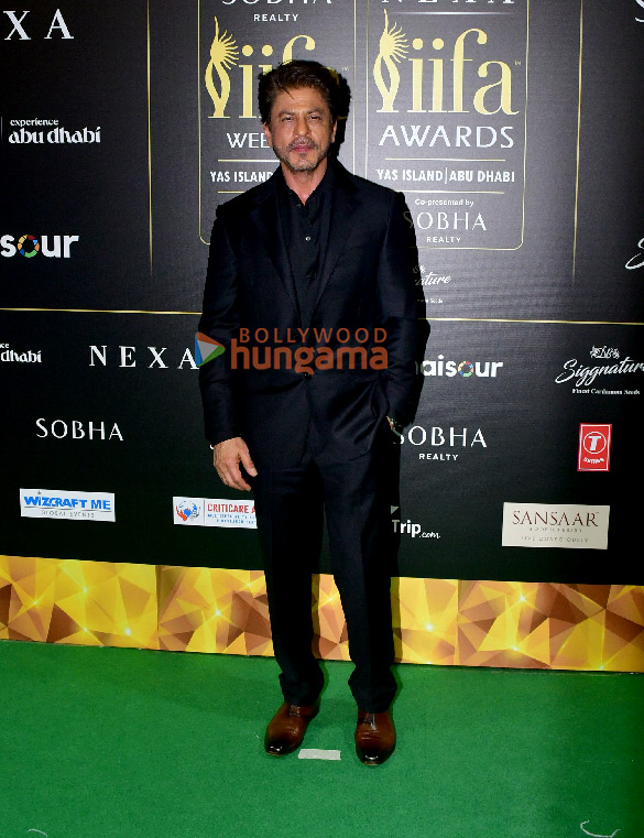 photos shah rukh khan rani mukerji kriti sanon janhvi kapoor and others grace the green carpet of iifa awards 2024 26