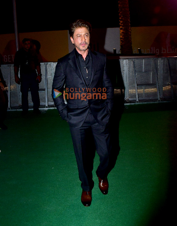 photos shah rukh khan rani mukerji kriti sanon janhvi kapoor and others grace the green carpet of iifa awards 2024 30