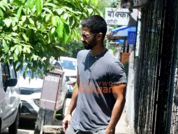 Photos: Shahid Kapoor snapped outside a cafe in Bandra