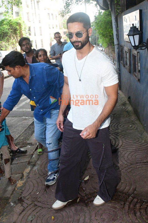 photos shahid kapoor spotted outside a salon in bandra 2