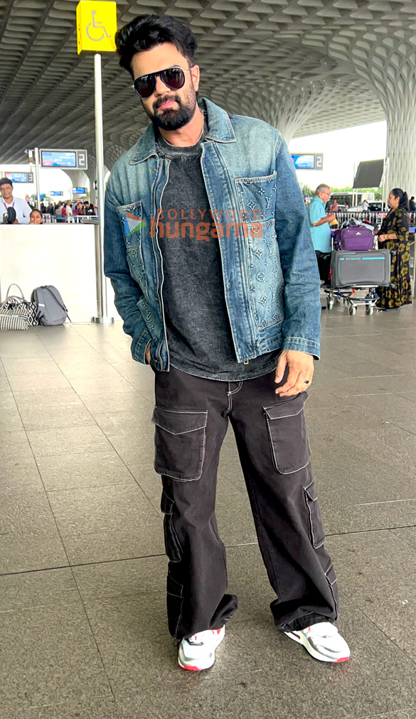 photos shilpa shetty maniesh paul and aoora snapped at the airport 2