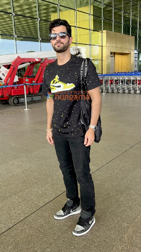 photos siddhant chaturvedi malavika mohanan disha patani and others snapped at the airport 2