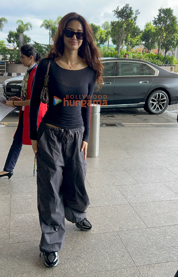 photos siddhant chaturvedi malavika mohanan disha patani and others snapped at the airport 2 2