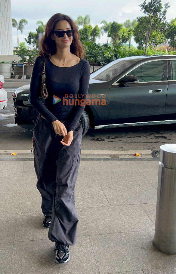 photos siddhant chaturvedi malavika mohanan disha patani and others snapped at the airport 3 2