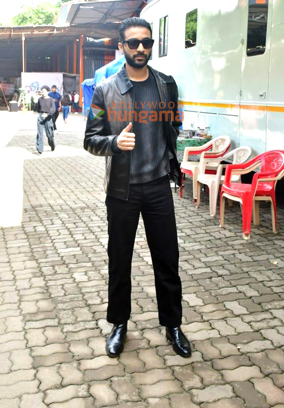 photos siddhant chaturvedi malavika mohanan and raghav juyal snapped during yudhra promotions on the sets of indias best dancer 5