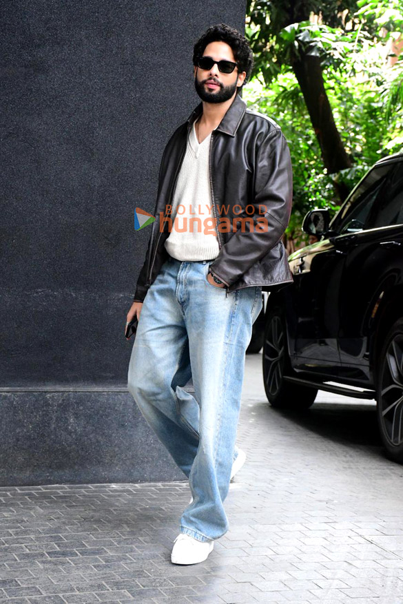 photos siddhant chaturvedi snapped at excel entertainments office in khar 5 2