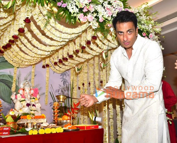 photos sonu sood snapped celebrating ganapati chaturthi at his home 5