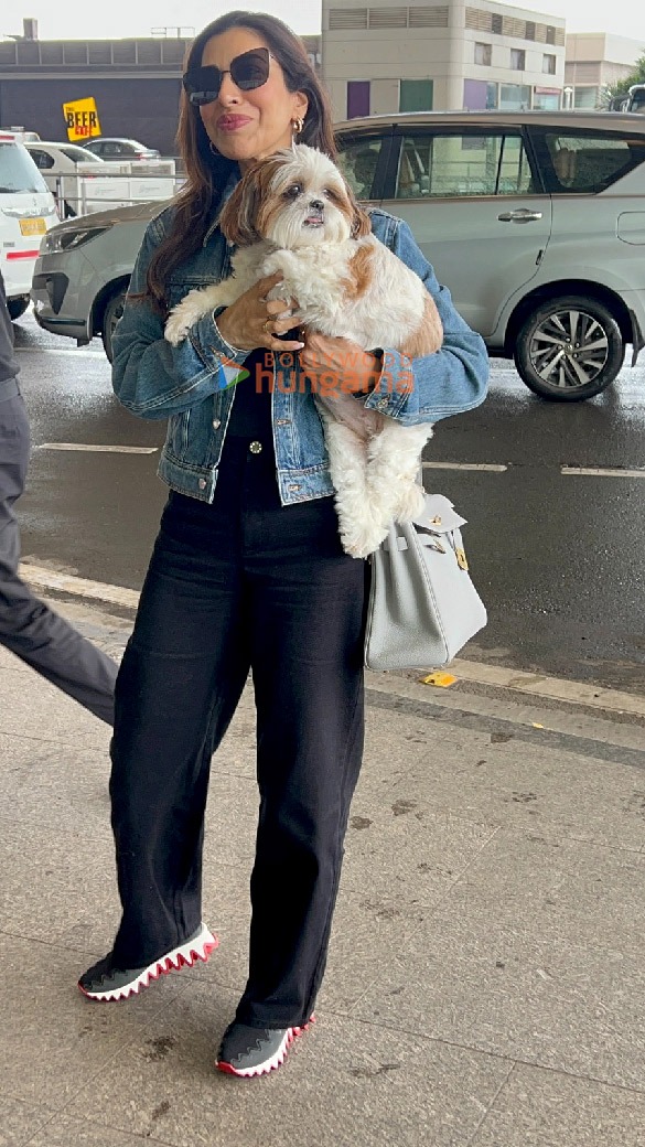 photos urvashi rautela and sophie choudry snapped at the airport 4