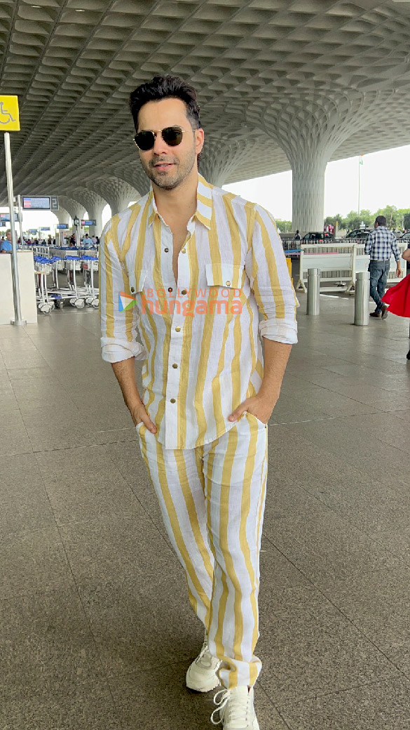photos varun dhawan arjun kapoor and twinkle khanna snapped at the airport 1
