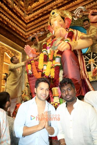 Photos: Varun Dhawan, Atlee Kumar, Shilpa Shetty and others snapped at Lalbaugcha Raja