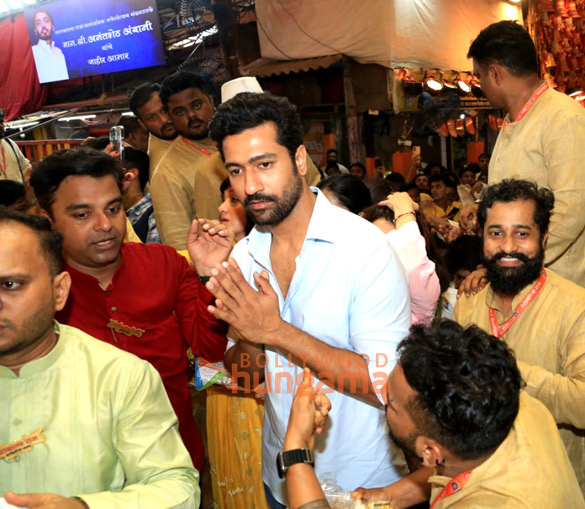 Photos: Vicky Kaushal, Esha Deol and others snapped at Lalbaugcha Raja Photos: Vicky Kaushal, Esha Deol and others snapped at Lalbaugcha Raja