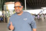 Music legend! Shankar Mahadevan greets paps at the airport