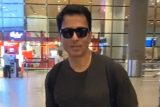 So humble! Sonu Sood poses for a selfie with fans at the airport