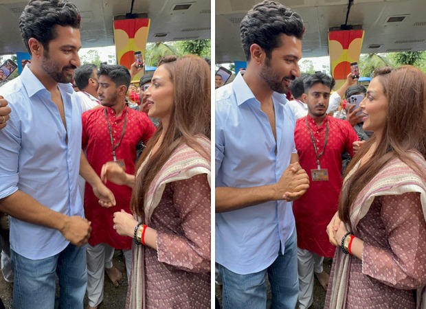 Vicky Kaushal seeks blessings from Lalbaugcha Raja, runs into Esha Deol during Ganpati Visarjan : Bollywood News - Bollywood Hungama