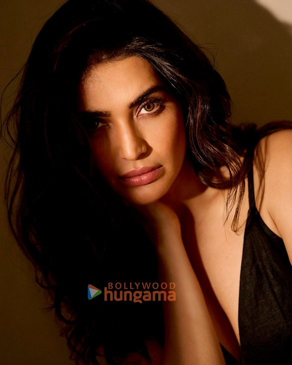 karishma tanna 8 6