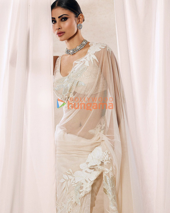 mouni roy 8 16
