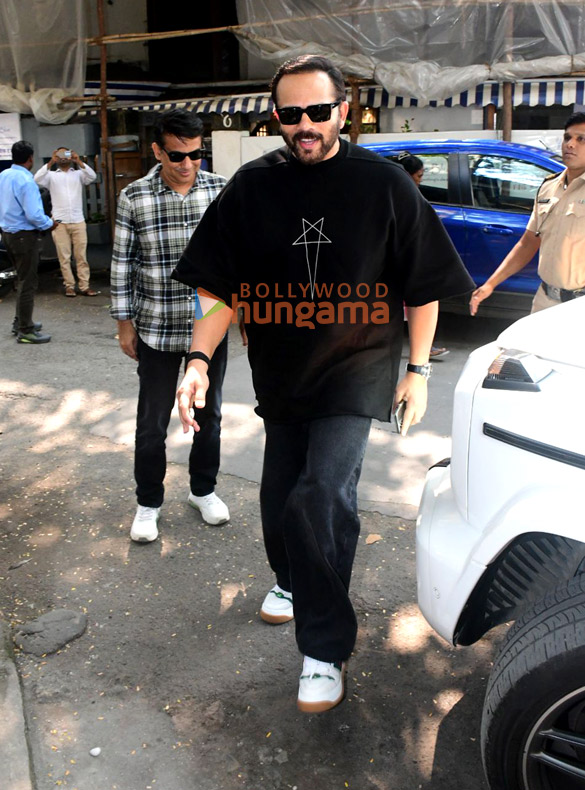 photos ajay devgn akshay kumar tiger shroff arjun kapoor and rohit shetty snapped at torii restaurant in bandra