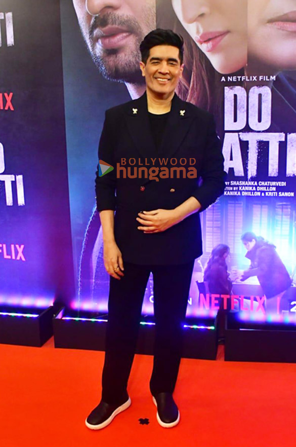 photos ajay devgn kajol kriti sanon and others grace the premiere of do patti 10