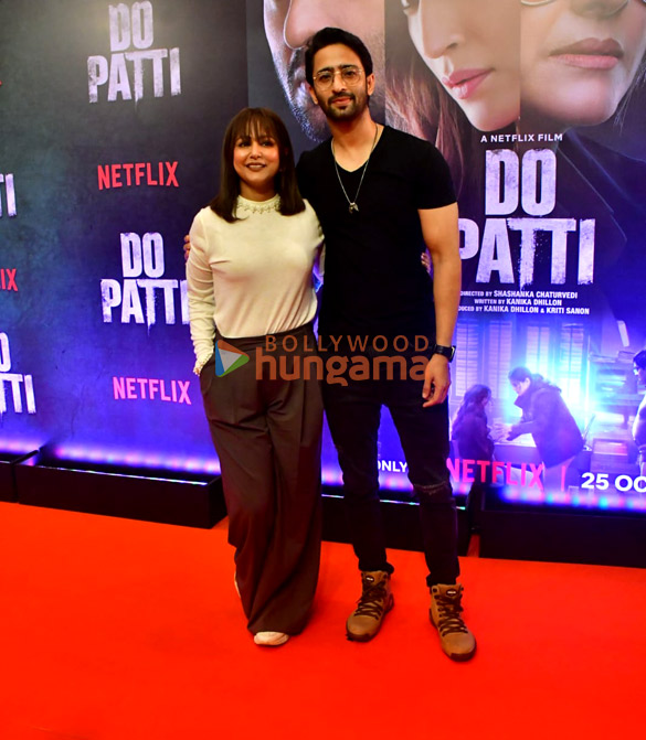 photos ajay devgn kajol kriti sanon and others grace the premiere of do patti 1005 2