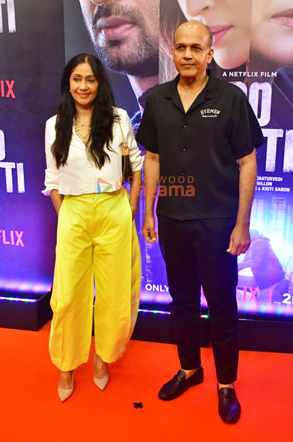 photos ajay devgn kajol kriti sanon and others grace the premiere of do patti 5