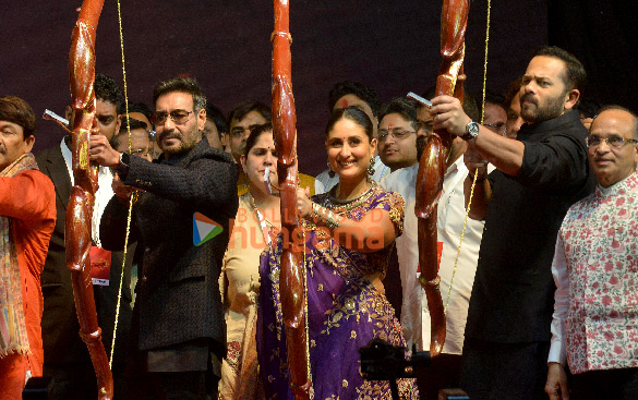 photos ajay devgn kareena kapoor khan and rohit shetty attend ram leela celebrations in new delhi as they promote their film singham again 3