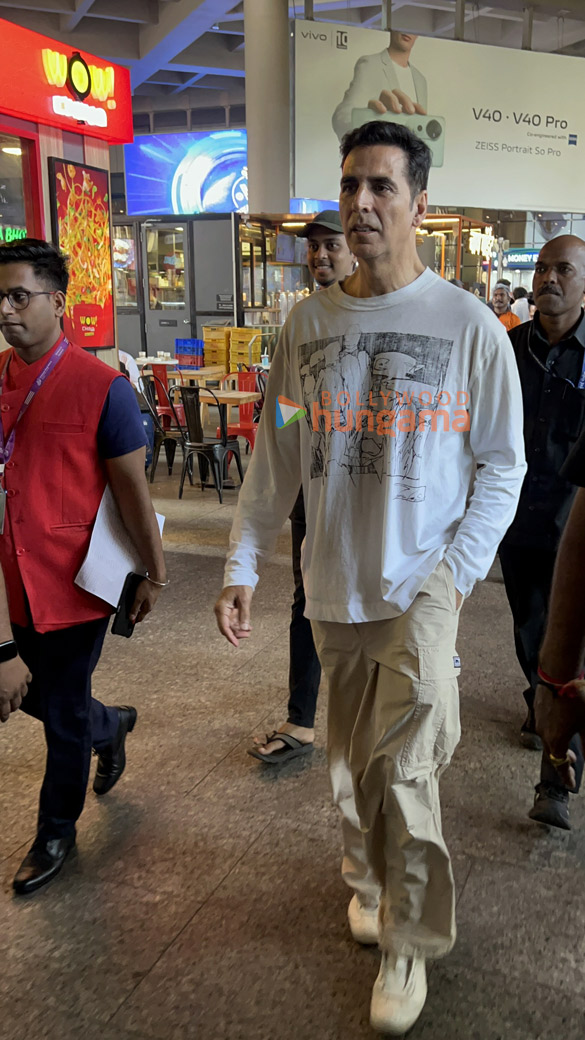 photos akshay kumar snapped at the airport 3 3