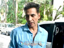 Photos: Akshay Kumar snapped with family outside dental clinic in Juhu