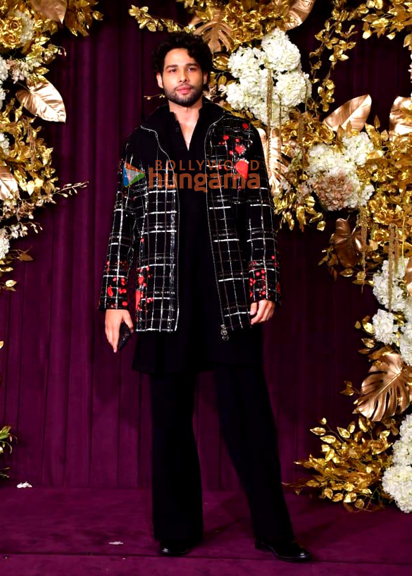 photos alia bhatt kajol kriti sanon janhvi kapoor ananya panday kartik aaryan and others snapped at manish malhotras diwali bash 19