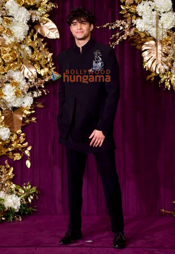 photos alia bhatt kajol kriti sanon janhvi kapoor ananya panday kartik aaryan and others snapped at manish malhotras diwali bash 42