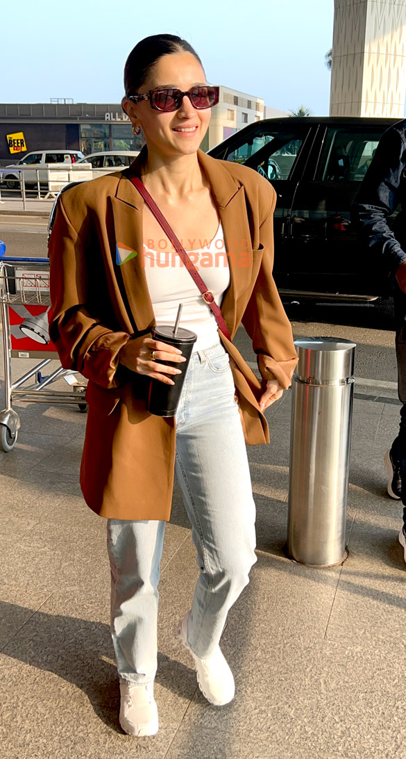 Photos: Alia Bhatt, Malaika Arora, Madhoo and Suriya snapped at the airport Photos: Alia Bhatt, Malaika Arora, Madhoo and Suriya snapped at the airport