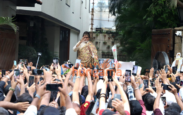 photos amitabh bachchan snapped greeting fans outside his house on his birthday 3