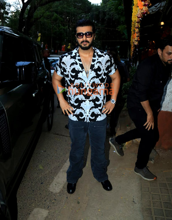 photos arjun kapoor snapped at raj thackerays house 1