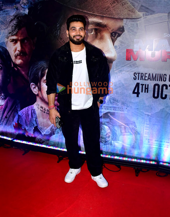 photos ashutosh gowariker sai tamhankar and others grace the premiere of manvat murders 1