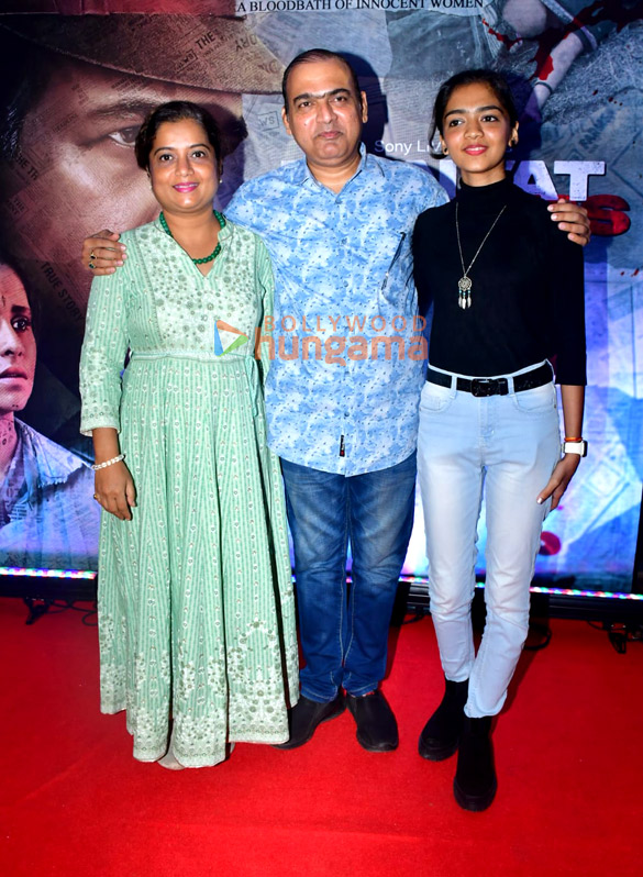 photos ashutosh gowariker sai tamhankar and others grace the premiere of manvat murders 11