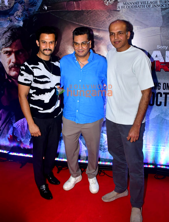 photos ashutosh gowariker sai tamhankar and others grace the premiere of manvat murders 8