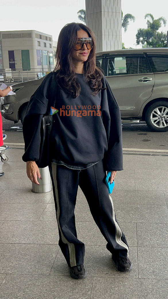 photos bhagyashree shibani dandekar pankaj tripathi and shailesh lodha snapped at the airport 2