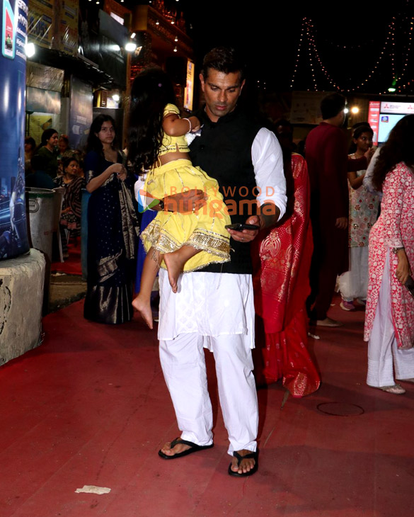 photos bipasha basu and karan singh grover snapped at durga puja pandal in mumbai 4
